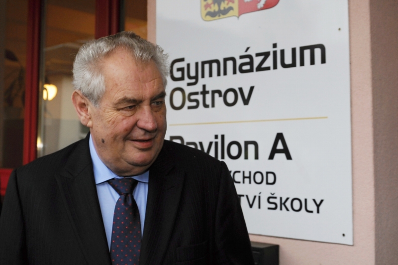 Prezident Miloš Zeman při jednání argumentům rektorů neustoupil. 