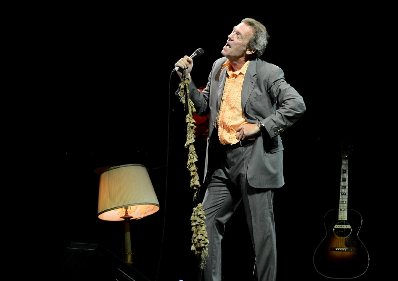 Herec a zpěvák Hugh Laurie. Herec a zpěvák Hugh Laurie.