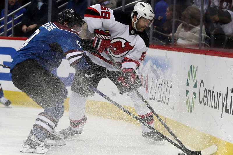 Jaromír Jágr (vpravo) suverénně vládne bodování Devils.