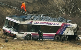 Nehoda autobusu u Nažidel v roce 2003 si vyžádala 20 lidských životů a 34 zraněných.