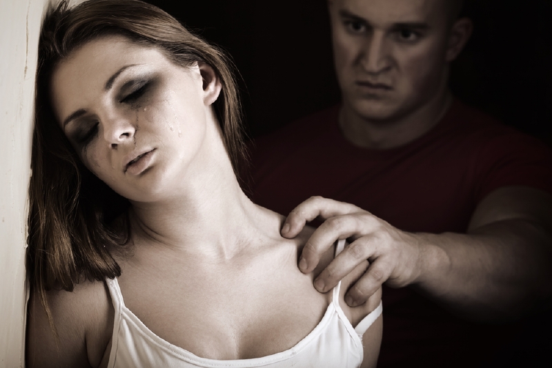 Muž podle obžaloby obě dívky zavřel ve sklepě svého domu v okrese Tulln nedaleko Vídně, vyhrožoval jim, bil je a nutil k prostituci (ilustrační foto). Muž podle obžaloby obě dívky zavřel ve sklepě svého domu v okrese Tulln nedaleko Vídně, vyhrožoval jim, bil je a nutil k prostituci (ilustrační foto).