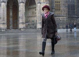 Kandidátka hnutí ANO na ministryni spravedlnosti Helena Válková přichází 23. ledna v Praze na schůzku s prezidentem Milošem Zemanem.