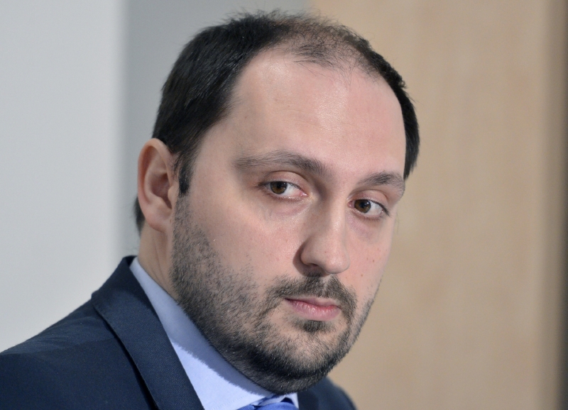 Mezi možnými kandidáty je i Zdeněk Hazdra, bývalý přechodný ředitel ÚSTR a nynější první náměstek. Mezi možnými kandidáty je i Zdeněk Hazdra, bývalý přechodný ředitel ÚSTR a nynější první náměstek.
