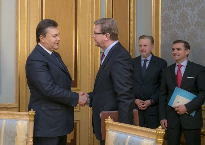 Ukrajinský premiér Janukovyč eurokomisař pro rozšiřování EU Štefan Füle. 
