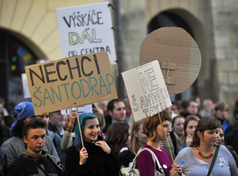 Proti výstavbě Šantovka Tower probíhaly demonstrace. Proti výstavbě Šantovka Tower probíhaly demonstrace.