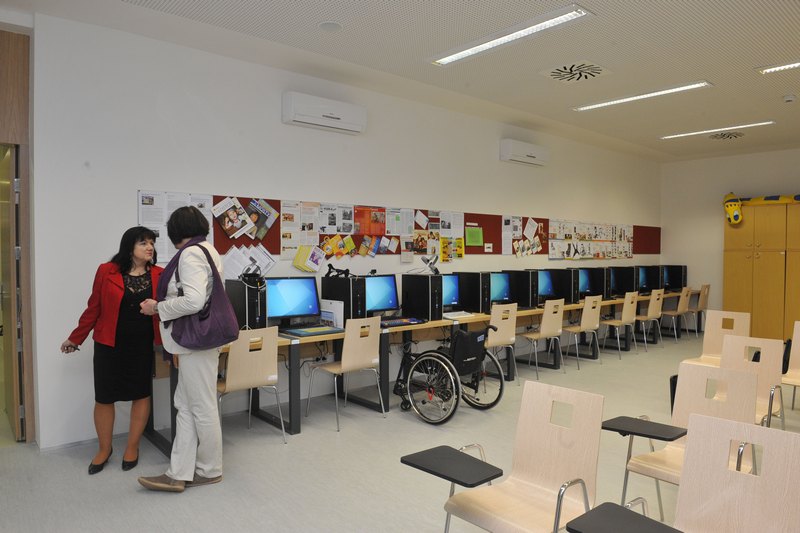 Vybavení bývá různé (ilustrační foto z výzkumně-vzdělávacího areálu Pedagogické fakulty Univerzity Palackého v Olomouci).