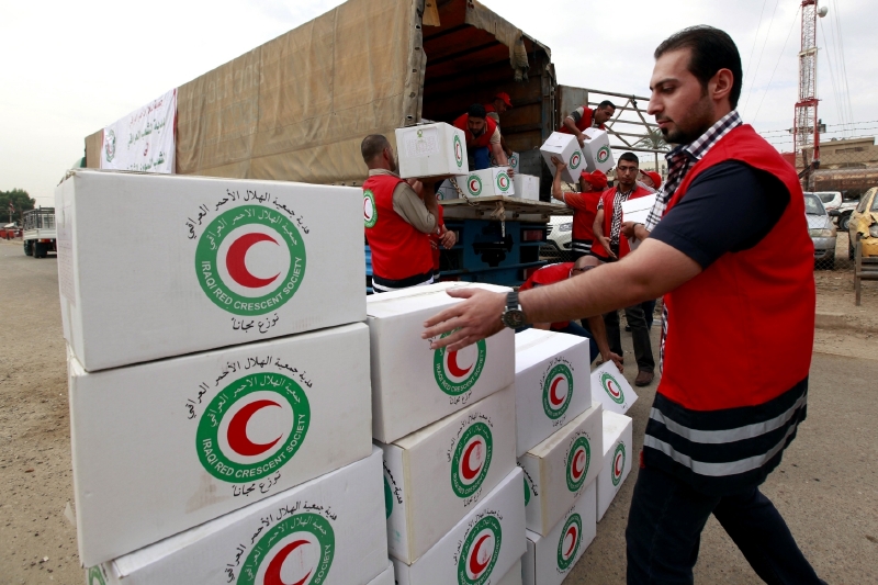 Humanitární zásilka pro Sýrii se překládá v Iráku. Humanitární zásilka pro Sýrii se překládá v Iráku.