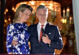 Albert prý nechce zastiňovat svého syna Filipa. Na snímku s královnou Mathildou.