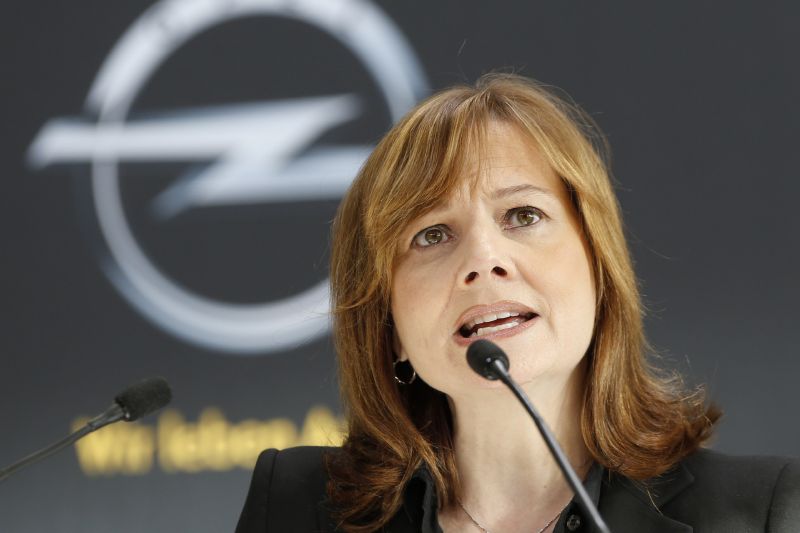 Mary Barraová při návštěvě sídla značky Opel.
