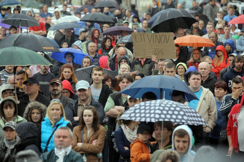 Protiromské demonstrace v Duchcově. Spustila je právě rvačka. Protiromské demonstrace v Duchcově. Spustila je právě rvačka.