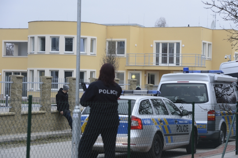 Policie před domem, kde vybuchl trezor. Policie před domem, kde vybuchl trezor.