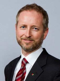 Baard Vegar Solhjell dříve působil ve Stoltenbergových vládách jako ministr školství a ministr životního prostředí.