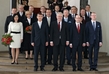 Sedmnáctičlenné vláda Bohuslava Sobotky. Osm křesel bude mít ČSSD, šest ANO a tři lidovci.