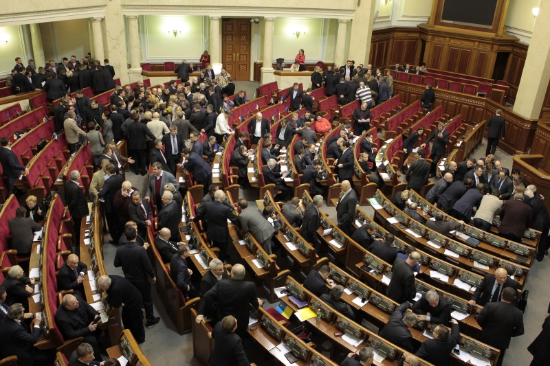 Ukrajinský parlament na mimořádné středeční schůzi. Ukrajinský parlament na mimořádné středeční schůzi.