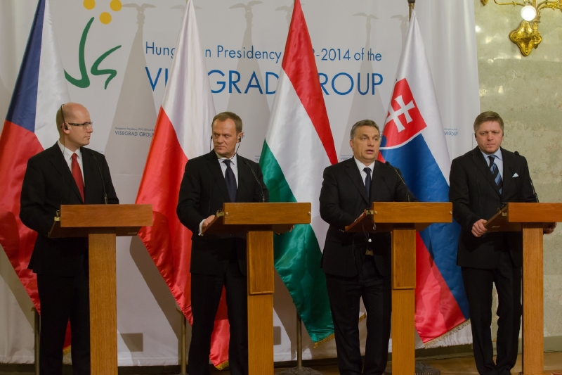 Na summitu V4 se sešli (zleva): český premiér Bohuslav Sobotka, polský premiér Donald Tusk, maďarský premiér Viktor Orban a slovenský premiér Robert Fico.