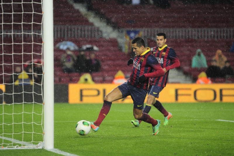 Útočník Barcelony Alexis Sánchez vstřelil v zápase dva góly. 