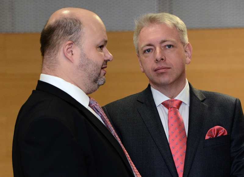 Milan Chovanec (vpravo) a odcházející ministr vnitra Martin Pecina. Milan Chovanec (vpravo) a odcházející ministr vnitra Martin Pecina.