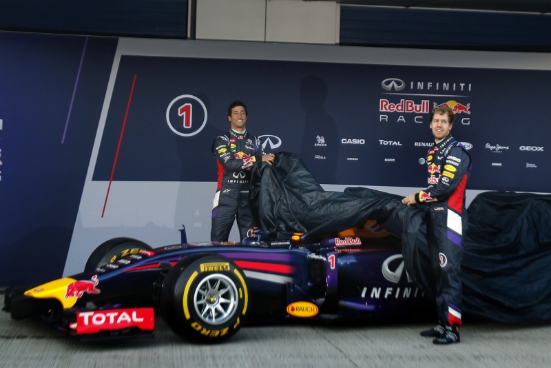 Pilot Red Bullu Sebastian Vettel měl při testování v Jerezu technické problémy.