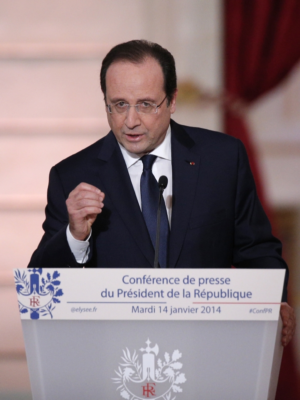 François Hollande se po roce a půl v úřadě vydává doprava.