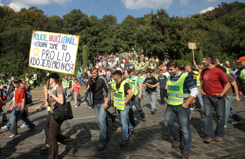 Hrozí opět protesty policistů? V roce 2010 do ulic vyšli.
