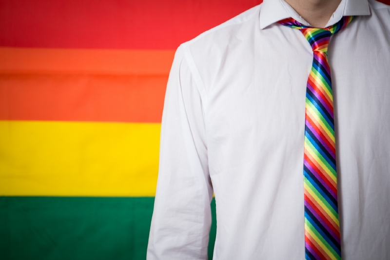 Duha, symbol práv homosexuálů, se objevuje na mnoha protestech proti Ruskému postavení se k věci.