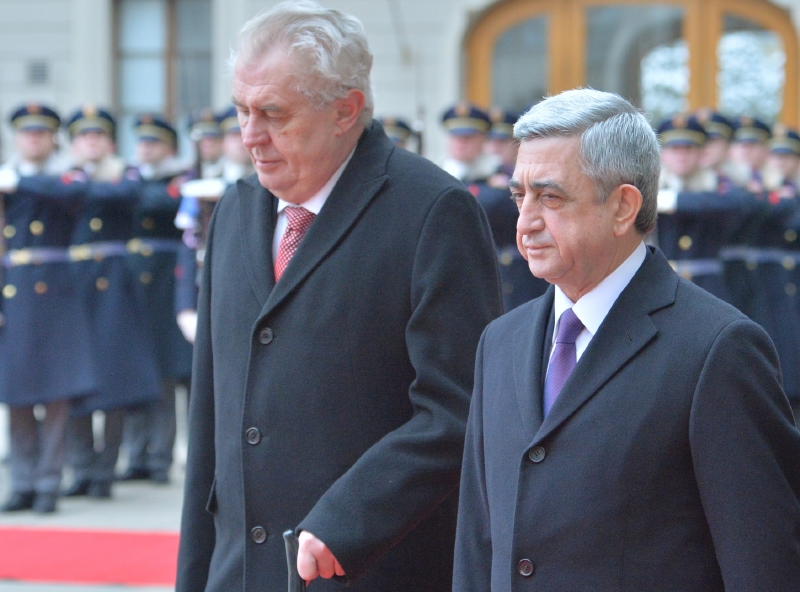 Prezident Miloš Zeman (vlevo) přivítal 30. ledna na Pražském hradě arménského prezidenta Serže Sargsjana.