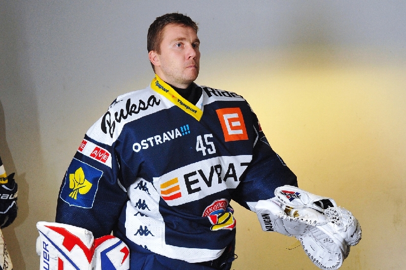 Hokejový gólman Roman Málek ještě ve vítkovickém dresu.