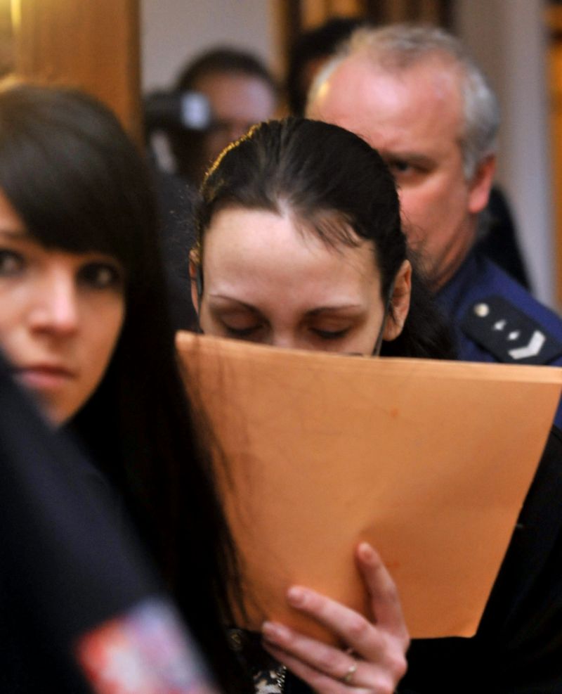 U Krajského soudu v Brně začal 4. února proces s jednatřicetiletou ženou z Vlasatic na Brněnsku obžalovanou z vraždy svých tří novorozených dětí. Hrozí jí doživotní trest vězení. 