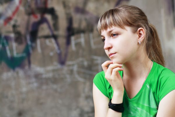 Teenageři, kteří nejsou sportovní typy, často sledují internet či televizi a málo spí, patří k přehlížené ohrožené skupině. Často je trápí psychické problémy (ilustrační foto).