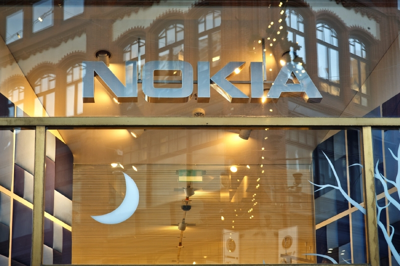 Nokia zaspala s chytrými telefony, prodala mobilovou divizi Microsoftu.