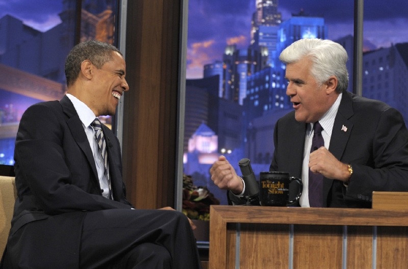 Moderátor Jay Leno s prezidentem Barackem Obamou. 