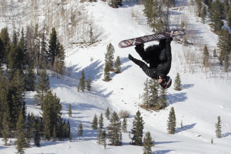 Hvězdný americký snowboardista Shaun White se kvůli riziku zranění odhlásil na olympijských hrách v Soči ze startu v disciplíně slopestyle.