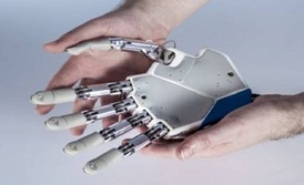 Mechanická ruka z týmu Silvestra Micera z univerzity v Pise.