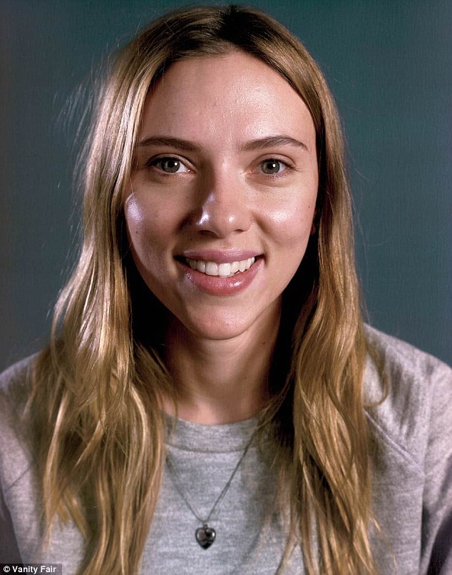 Scarlett je krásná i nenalíčená.