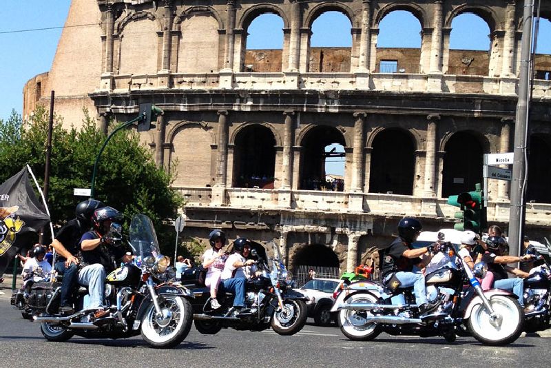 Při oslavách 110. výročí založení firmy dostal papež motocykl Harley-Davidson (ilustrační foto).
