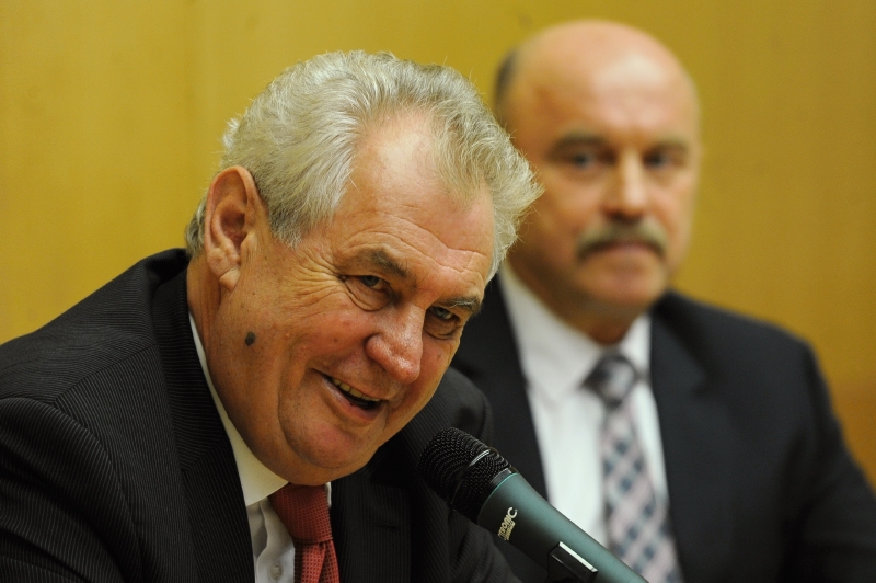 Prezident Miloš Zeman (vlevo) využívá návštěvu Soči i ke schůzkám s prezidenty ostatních zemí.