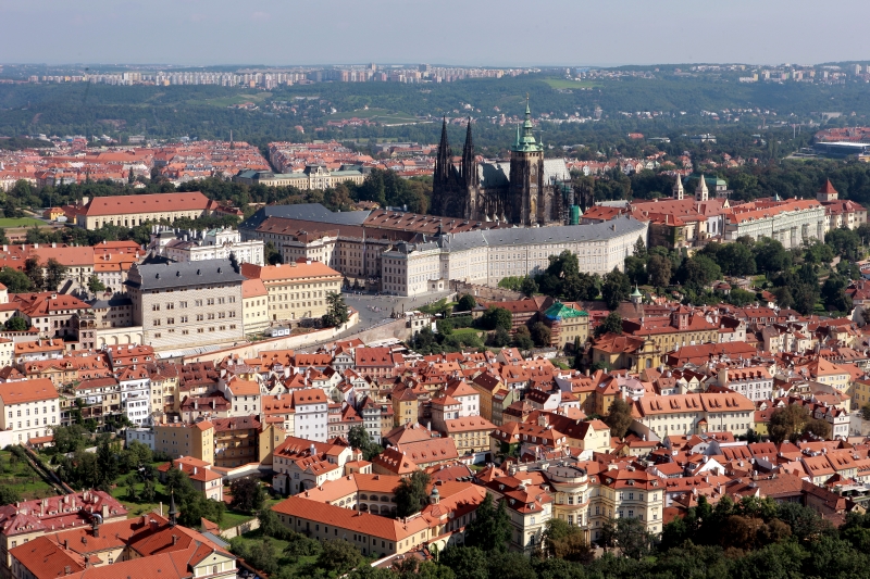 Turisté zůstávají v Praze i delší dobu, než tomu bylo v předešlých letech (ilustrační foto). Turisté zůstávají v Praze i delší dobu, než tomu bylo v předešlých letech (ilustrační foto).