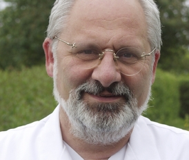 Doktor Jürgen Schäfer, který trefil správnou diagnózu díky seriálu Dr. House.