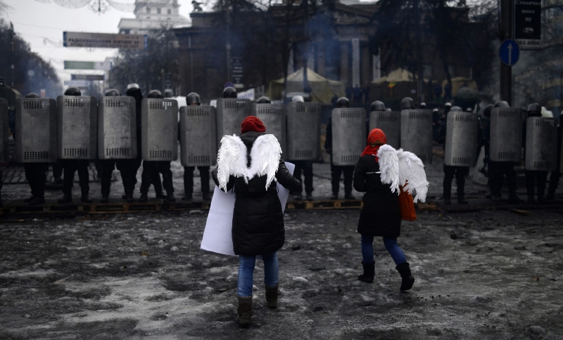 Demonstranti a policie na Ukrajině. Demonstranti a policie na Ukrajině.