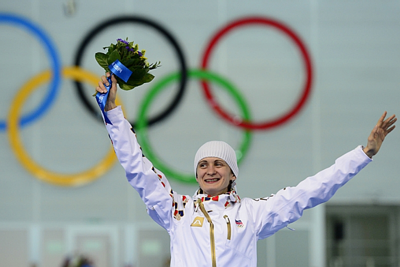 Martina Sáblíková se raduje ze zisku stříbrné medaile.