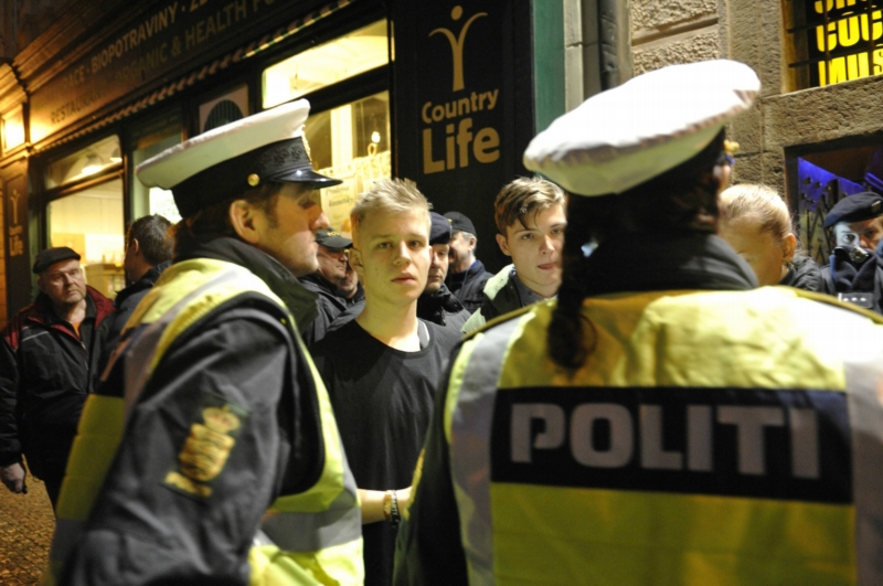 Pražští policisté kontrolovali bary s několika kolegy z Dánska.