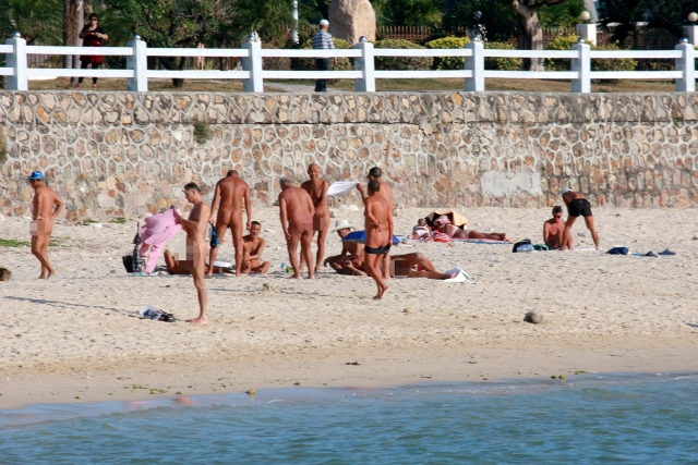 Pláže kolem pobřežního města San-ja na ostrově Chaj-nan si nudisté oblíbili.