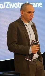 Daniel Köppl na konferenci Život na hraně.