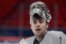 Gólman Ondřej Pavelec.