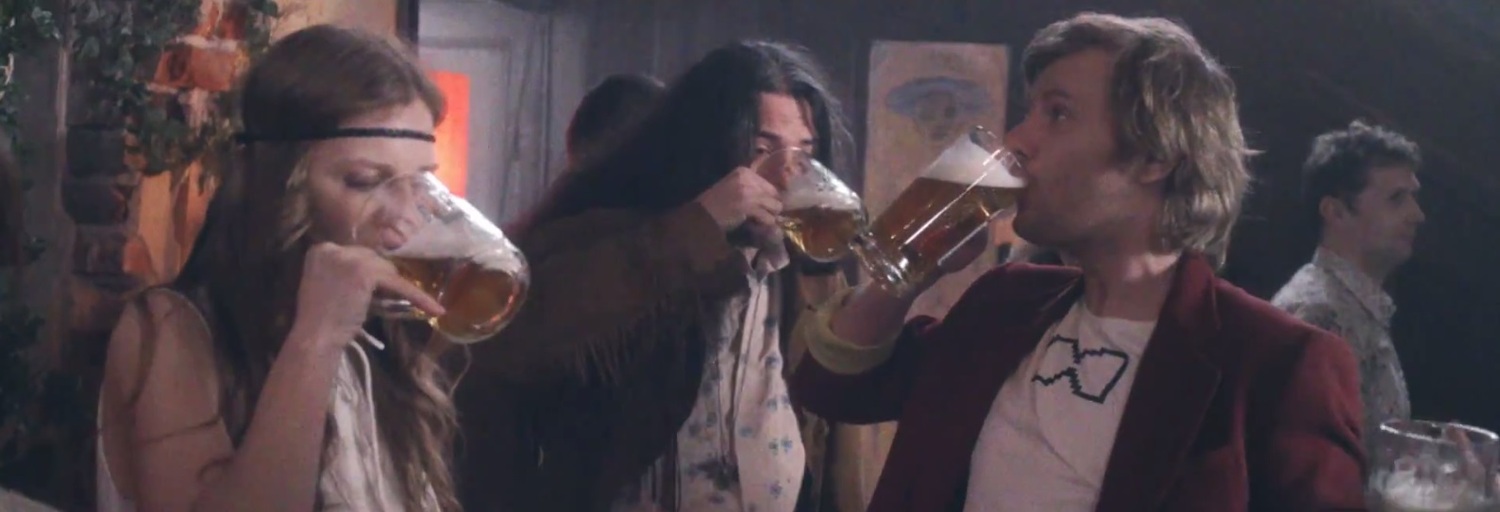 Reklama na Staropramen ukazuje atmosféru 60. let.