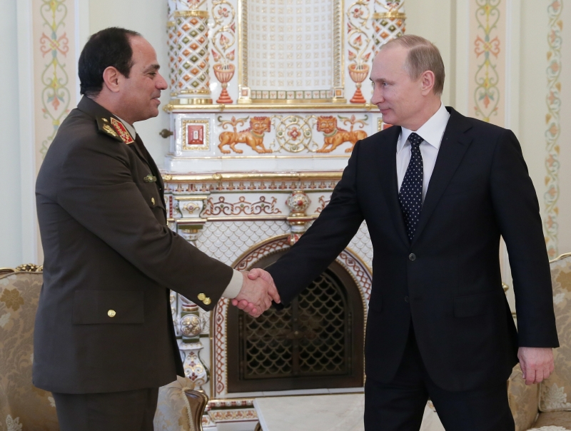 Šéf egyptské armády Abdal Fattah Sísí (vlevo) s ruským prezidentem Vladimirem Putinem.