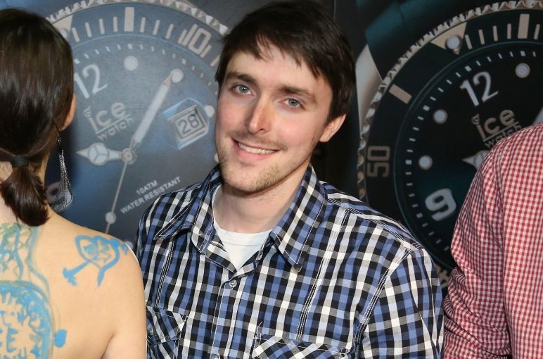 Karel si hraní s tátou pochvaluje. Karel si hraní s tátou pochvaluje.