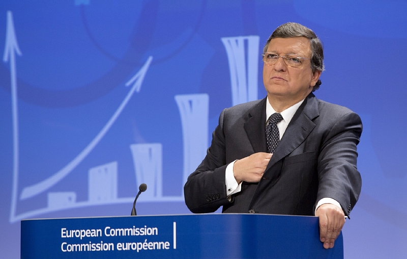 Šéf Evropské komise José Barroso, jehož mandát končí letos v říjnu, už v minulosti uvedl, že jakýkoli nově vzniklý stát bude muset znovu požádat o členství v unii. Šéf Evropské komise José Barroso, jehož mandát končí letos v říjnu, už v minulosti uvedl, že jakýkoli nově vzniklý stát bude muset znovu požádat o členství v unii.