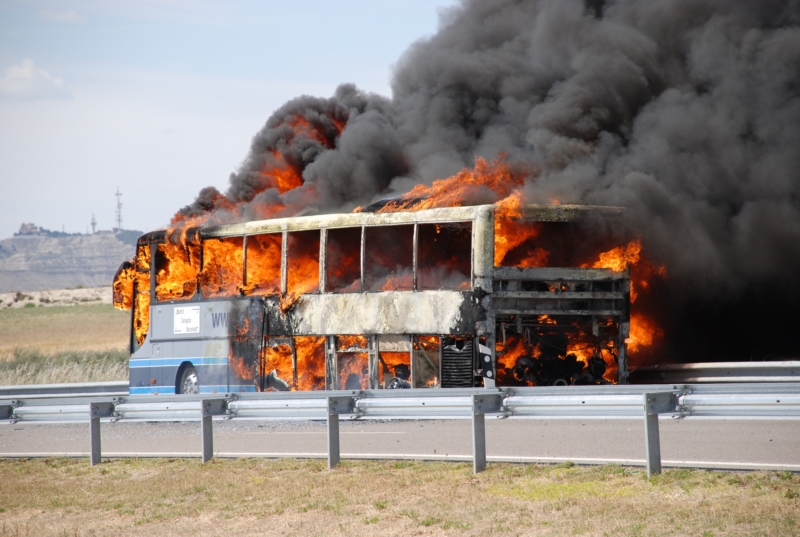 Exploze autobusu má čtyři oběti a dvanáct vážně zraněných (ilustrační foto).