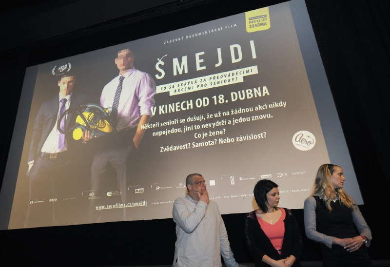 Na problém předváděcích akcí upozornil filmový dokument Šmejdi.